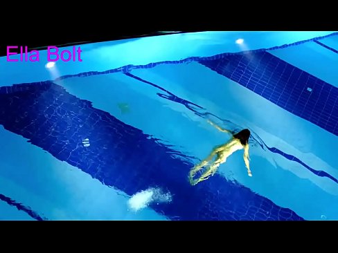 ❤️ No puedo dejar de mirar, joven rubia pillada nadando desnuda en la piscina del complejo ELLA BOLT ☑ Porno fb en es.tradeis.top ❌️