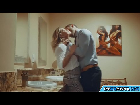 ❤️ Cuando una rubia tetona te seduce en un baño público ☑ Porno fb en es.tradeis.top ❌️